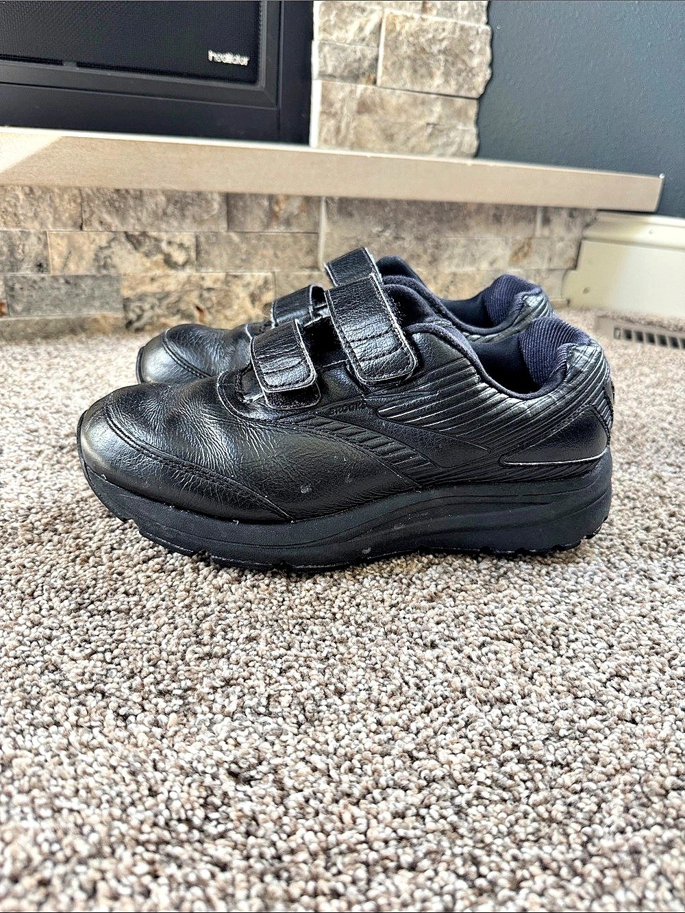 Brooks Addiction WLK Women’s 8.5 2E Extra Wide Black Velcro Leather Sneakers EUC